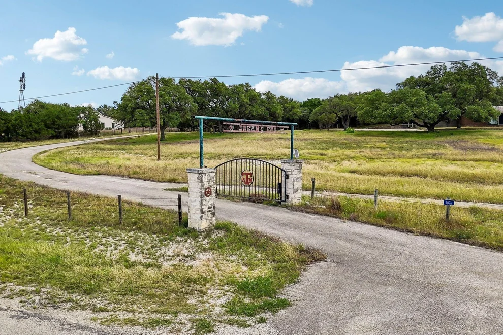 Unit for sale at 1876 Rocky RD, Blanco, TX 78606