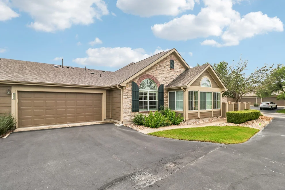 Unit for sale at 30 Wildwood DR, Georgetown, TX 78633
