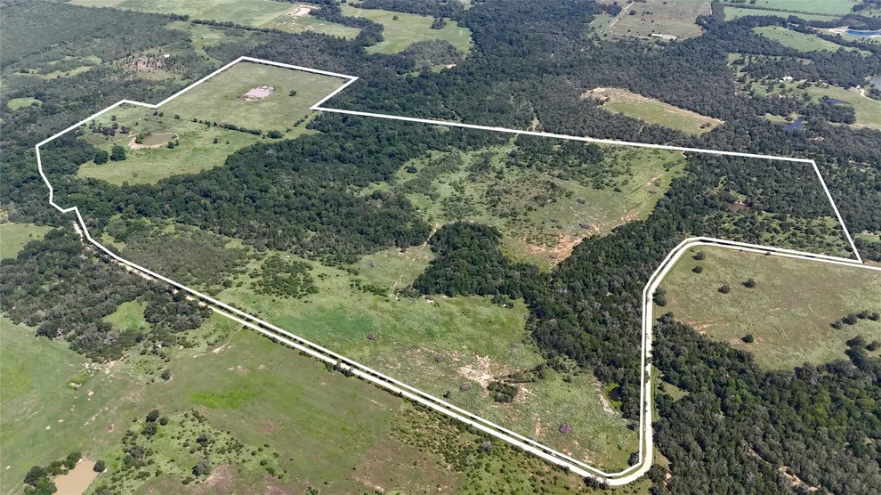 Unit for sale at 9590 Maynard Hallmark RD, Flatonia, TX 78941