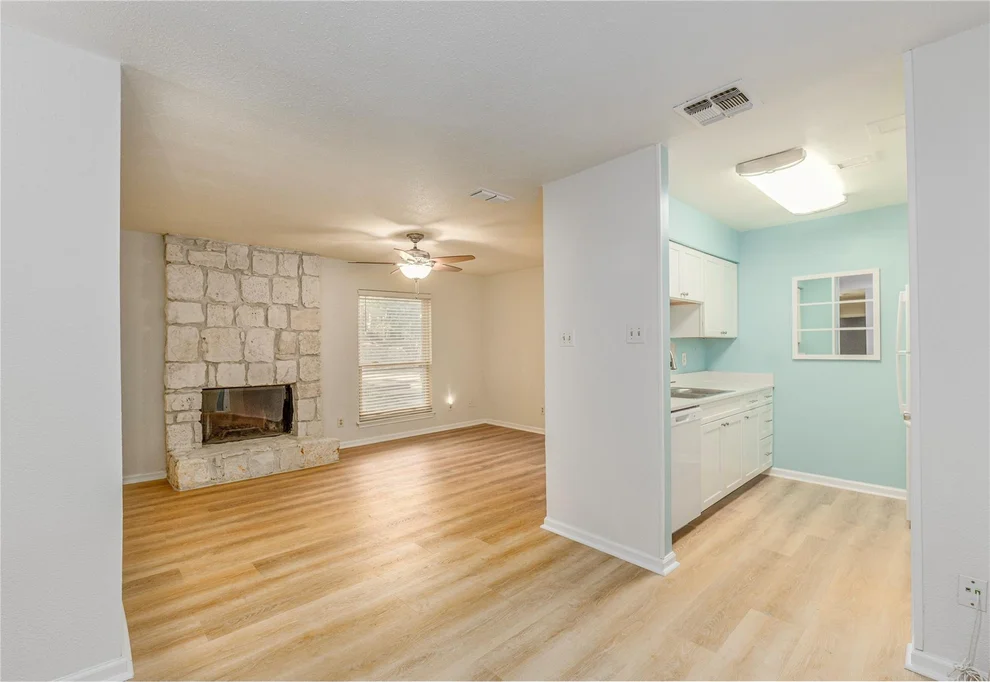 Unit for sale at 6903 Deatonhill DR, Austin, TX 78745