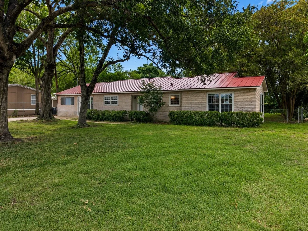 Unit for sale at 709 NE Tiger LN, Smithville, TX 78957
