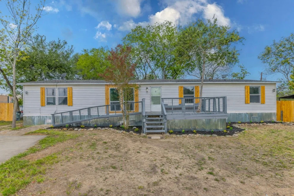 Unit for sale at 1901 Pecan ST, San Marcos, TX 78666