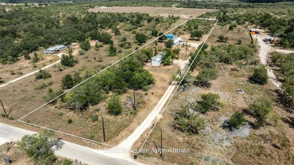 Unit for sale at 1265 Bugtussle LN, Luling, TX 78648