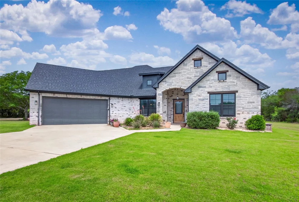 Unit for sale at 18107 Forrest DR, Whitney, TX 76692