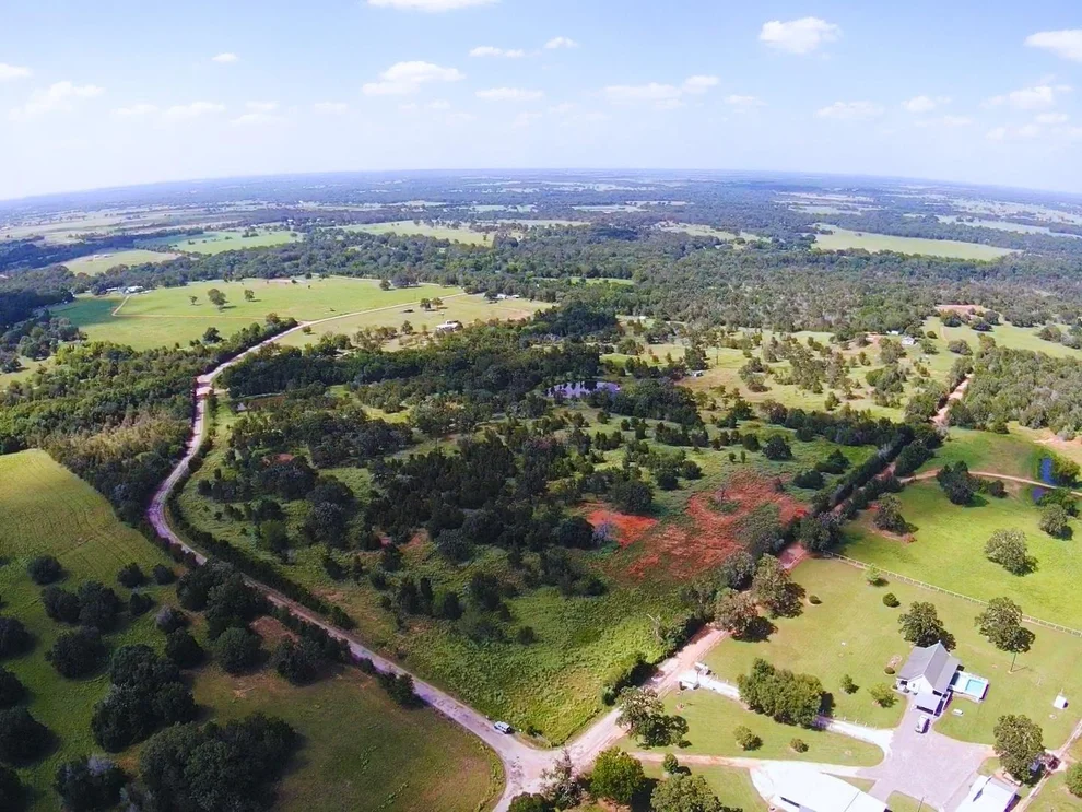 Unit for sale at 1085 County Road 426, Dime Box, TX 77853