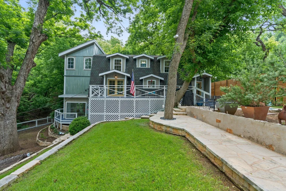 Unit for sale at 2909 Edgewater DR, Austin, TX 78733