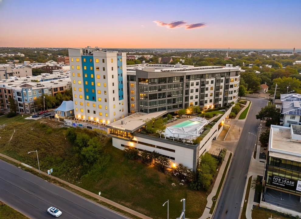 Unit for sale at 800 Embassy DR, Austin, TX 78702