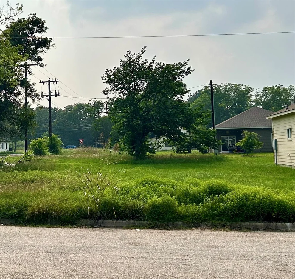 Unit for sale at 889 S Leon ST, Giddings, TX 78942