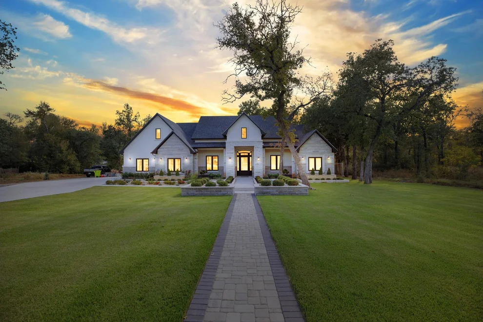 Unit for sale at 153 Fawn HOLW, Elgin, TX 78621