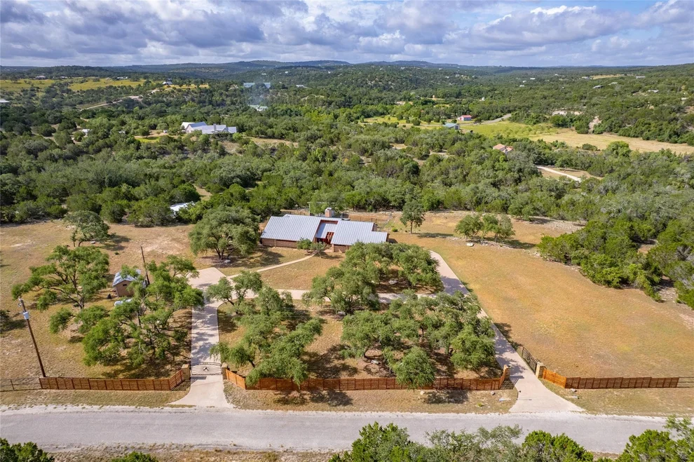 Unit for sale at 300 Sycamore Valley RD, Dripping Springs, TX 78620