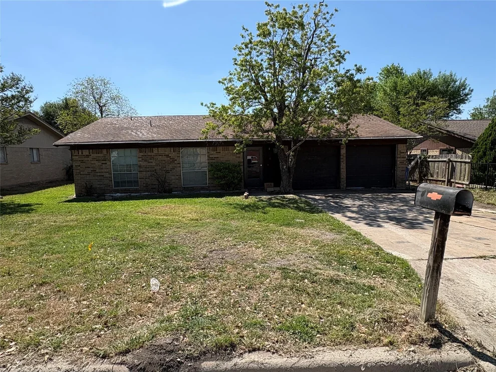 Unit for sale at 709 Drake LN, Taylor, TX 76574