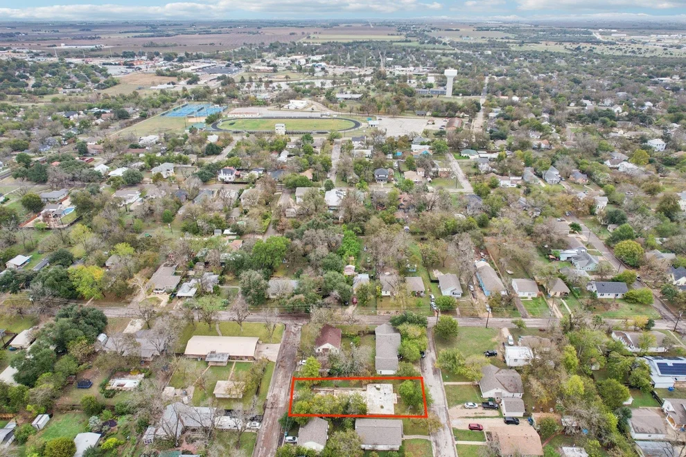 Unit for sale at 904 James ST, Taylor, TX 76574