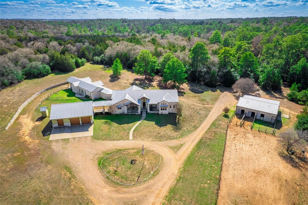 Unit for sale at 335 La Reata TRL, Smithville, TX 78957