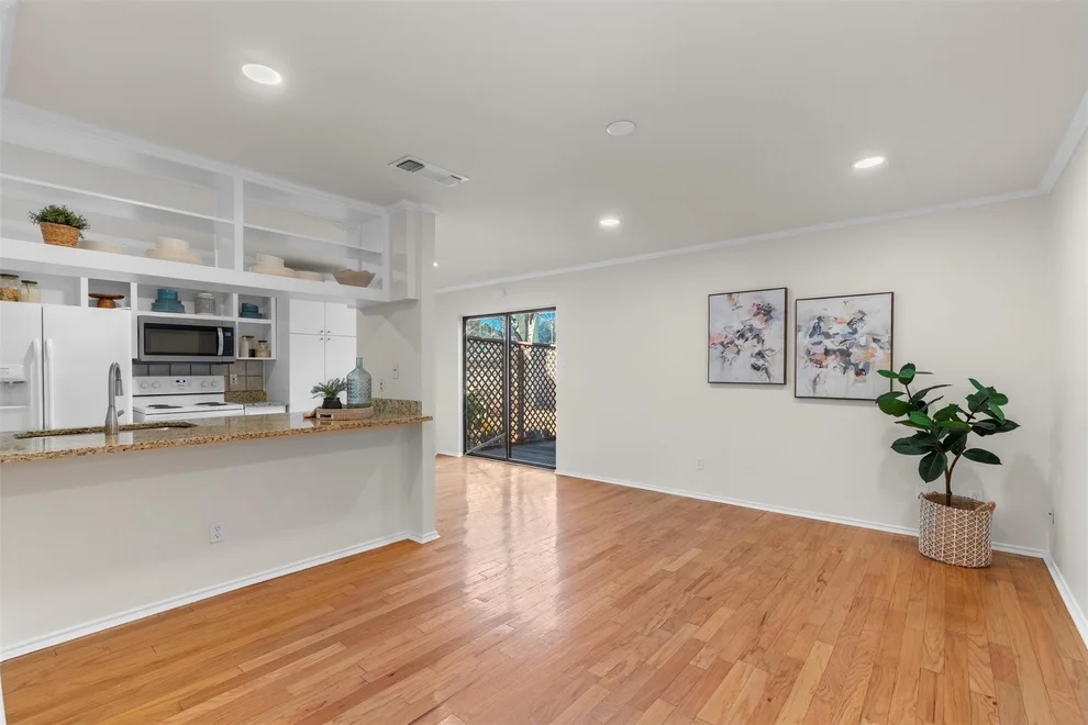 Unit for sale at 900 Taulbee LN, Austin, TX 78757