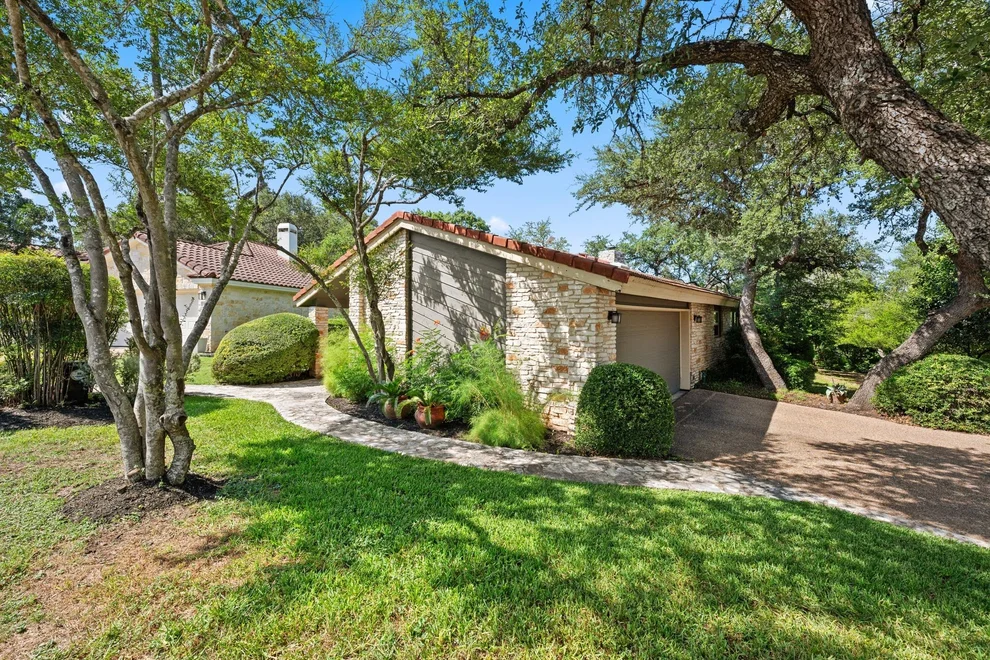 Unit for sale at 102 Crescent BLF, Lakeway, TX 78734