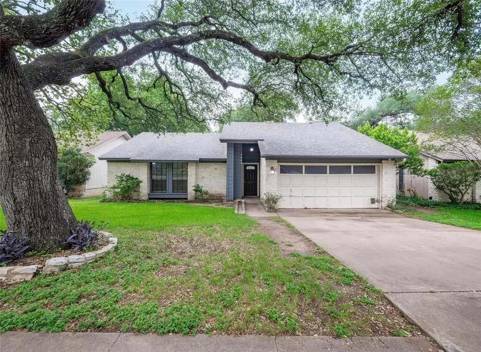 Unit for sale at 3609 Oak Creek DR, Austin, TX 78727