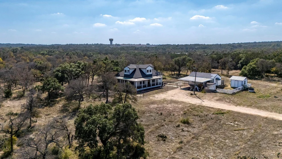 Unit for sale at 1501 Beaver LN, Florence, TX 76527