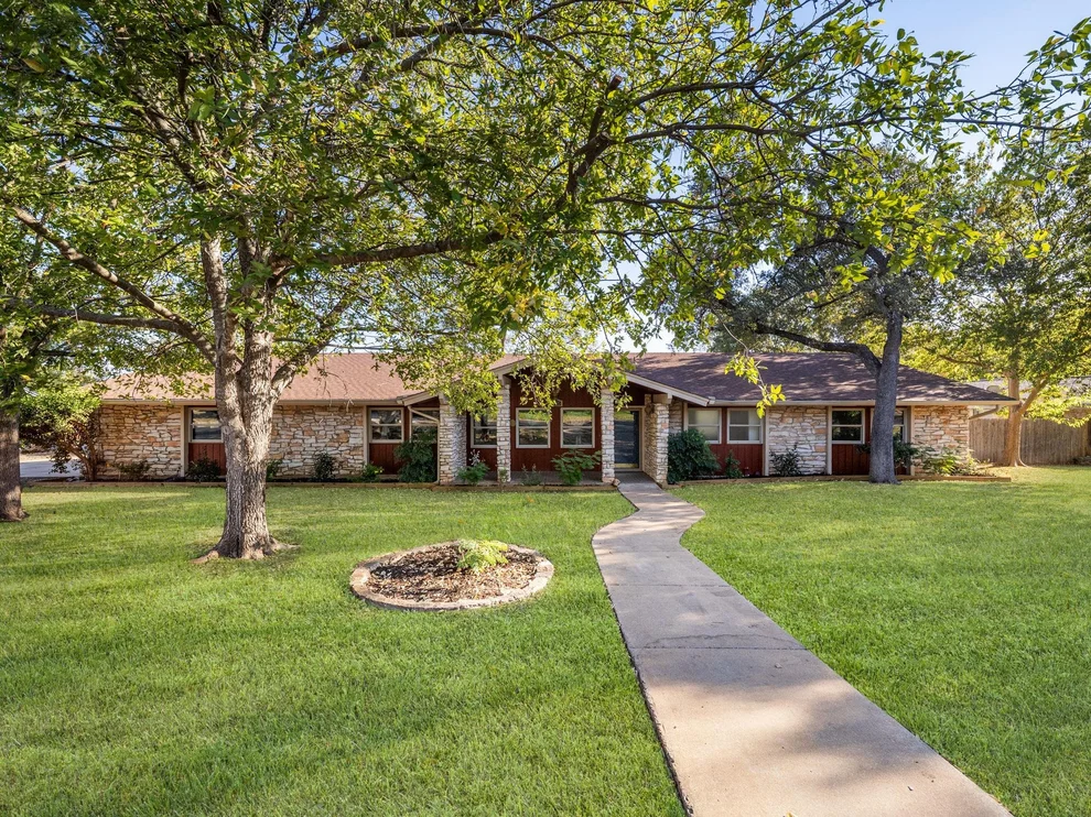 Unit for sale at 806 Country Club RD, Georgetown, TX 78628