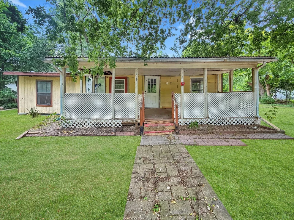 Unit for sale at 303 N Lexington ST, Holland, TX 76534