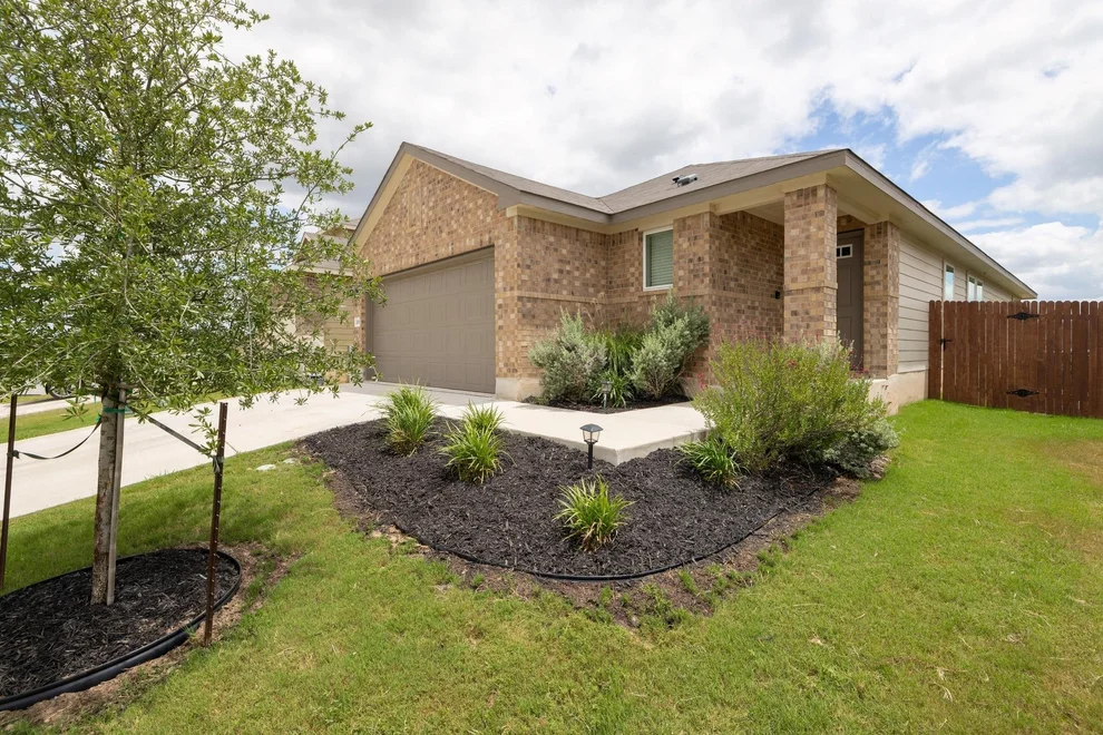 Unit for sale at 200 Outlaw DR, Liberty Hill, TX 78642