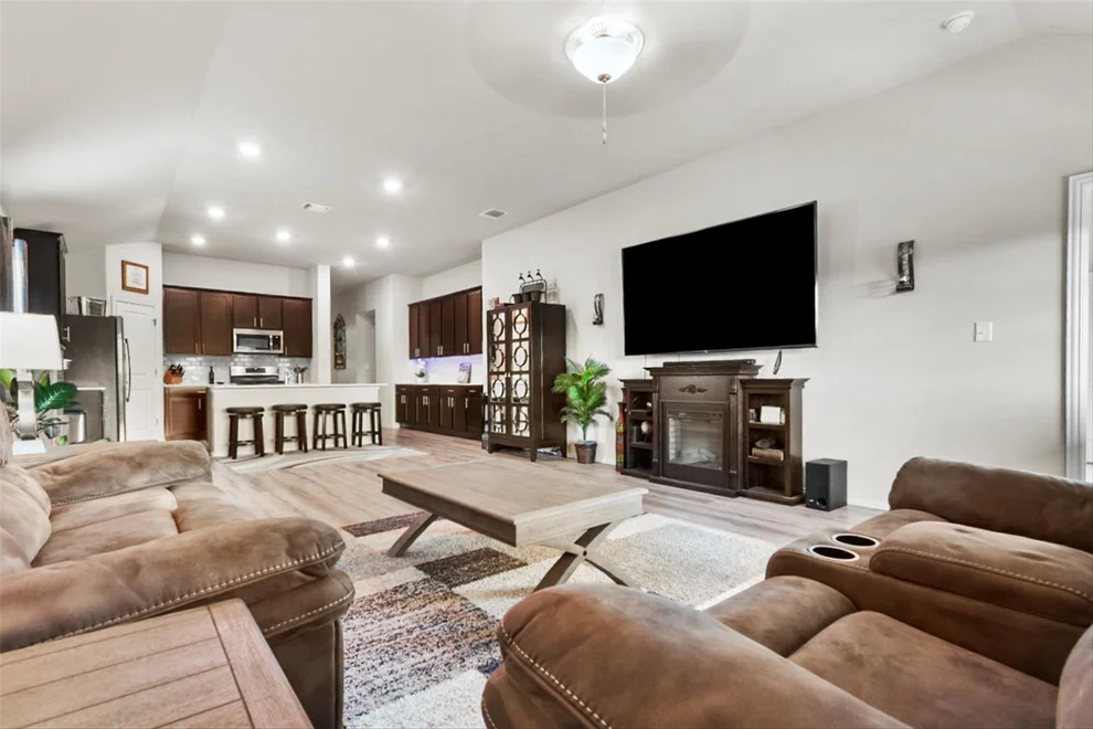 Unit for sale at 320 Bright Star LN, Georgetown, TX 78628