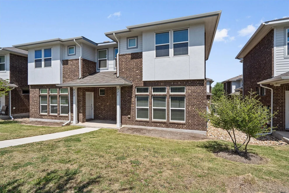 Unit for sale at 605 W South ST, Leander, TX 78641