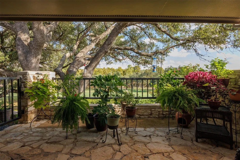 Unit for sale at 116 W Eagle DR, The Hills, TX 78738