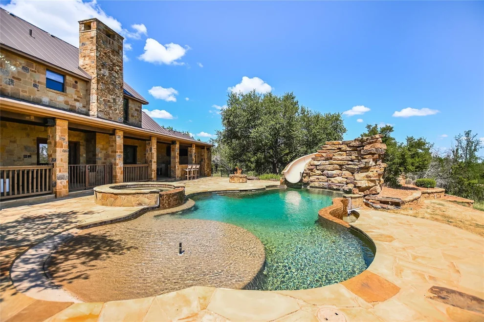 Unit for sale at 104 The Hills LN, Horseshoe Bay, TX 78657
