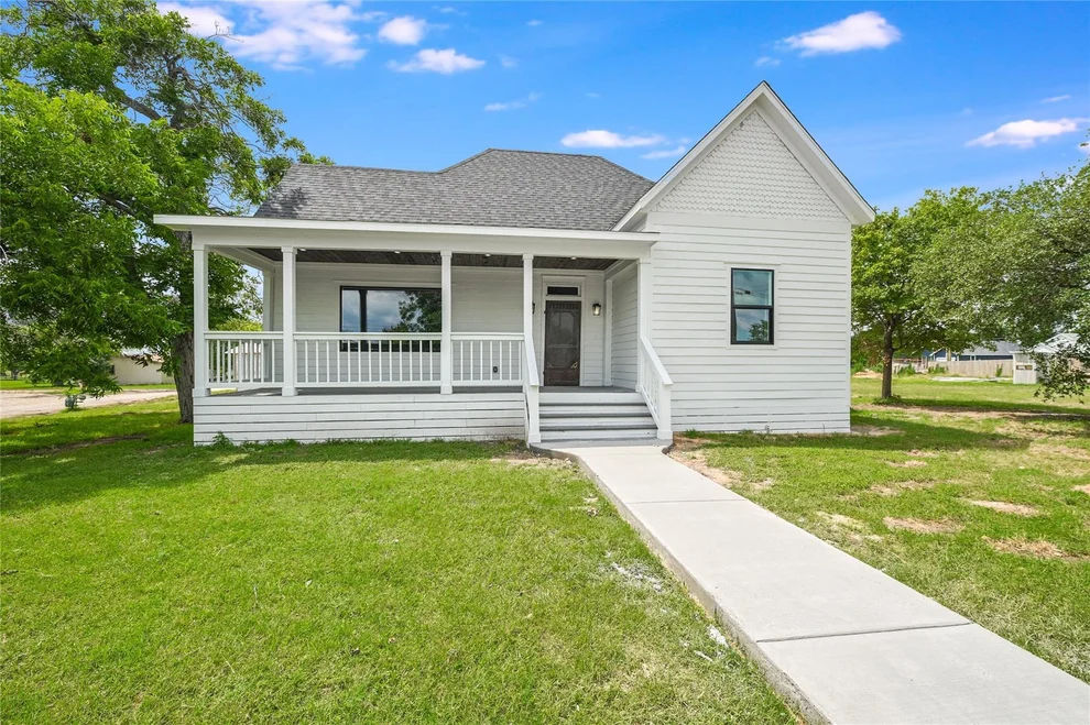 Unit for sale at 1104 E Salty ST, Thorndale, TX 76577