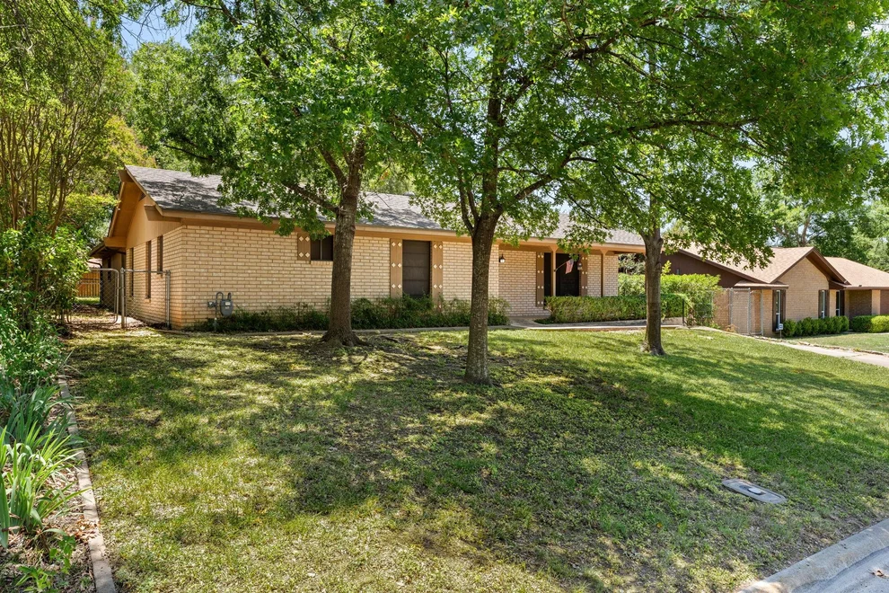 Unit for sale at 303 E 20th Ave, Belton, TX 76513