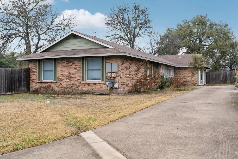 Unit for sale at 200 Liverpool DR, Austin, TX 78745