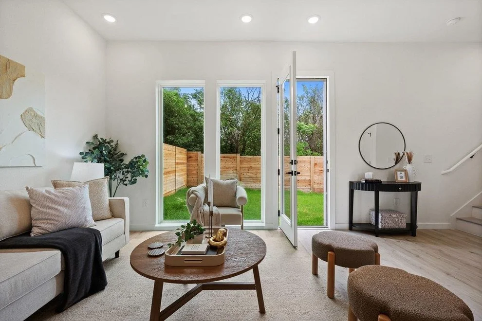 Unit for sale at 401 N Bluff DR, Austin, TX 78745