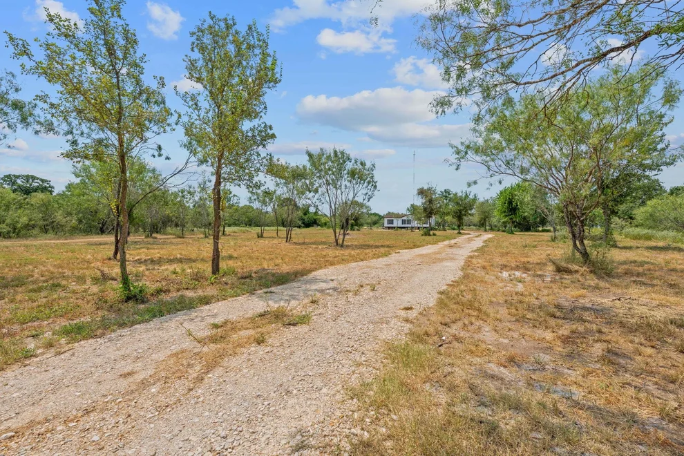 Unit for sale at 1375 Plant RD, Luling, TX 78648