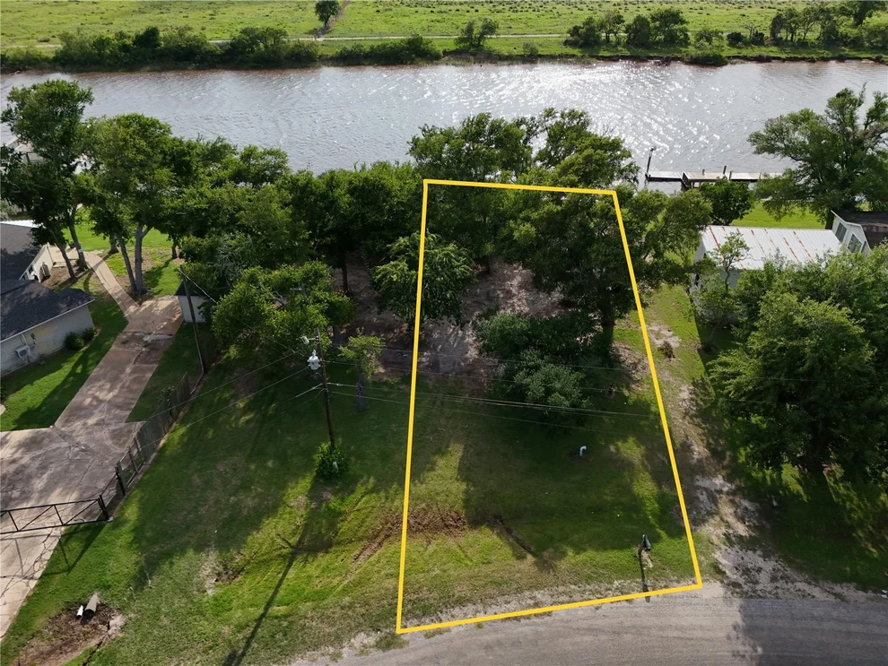 Unit for sale at 1828 Creekside DR, Sargent, TX 77414
