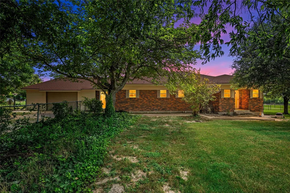 Unit for sale at 204 Christopher DR, Bruceville-Eddy, TX 76524