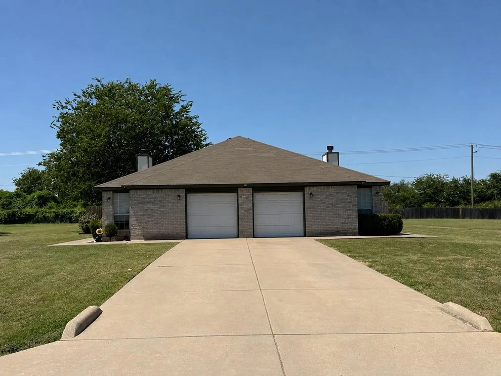 Unit for sale at 111 Axis Deer TRL, Hutto, TX 78634