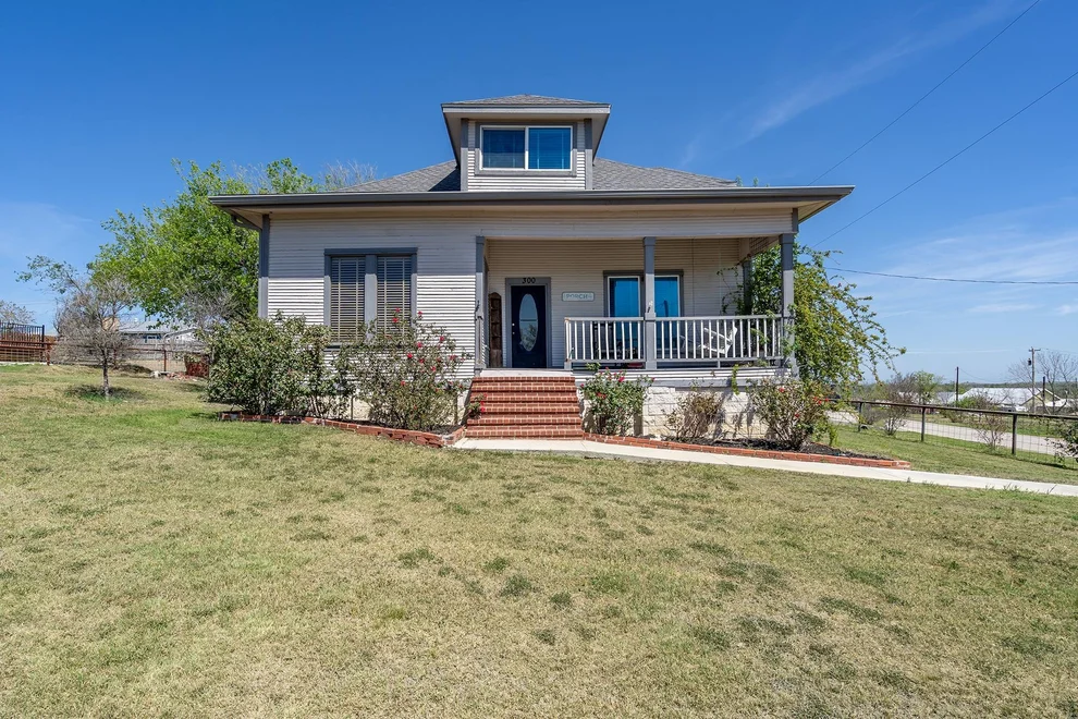 Unit for sale at 300 Herrin ST, Coupland, TX 78615