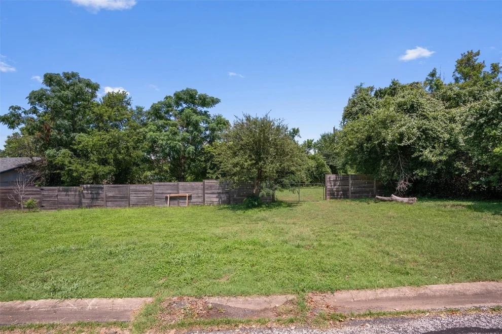 Unit for sale at 112 Plum DR, Elgin, TX 78621