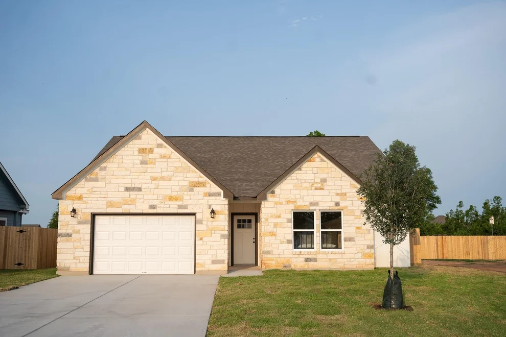 Unit for sale at 304 String Prairie WAY, Smithville, TX 78957