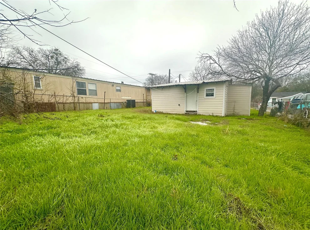 Unit for sale at 820 Chihuahua ST, Lockhart, TX 78644