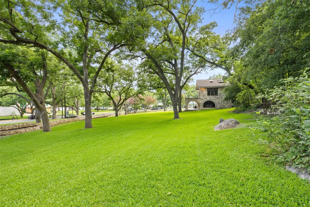 Unit for sale at 3107 Rivercrest DR, Austin, TX 78746