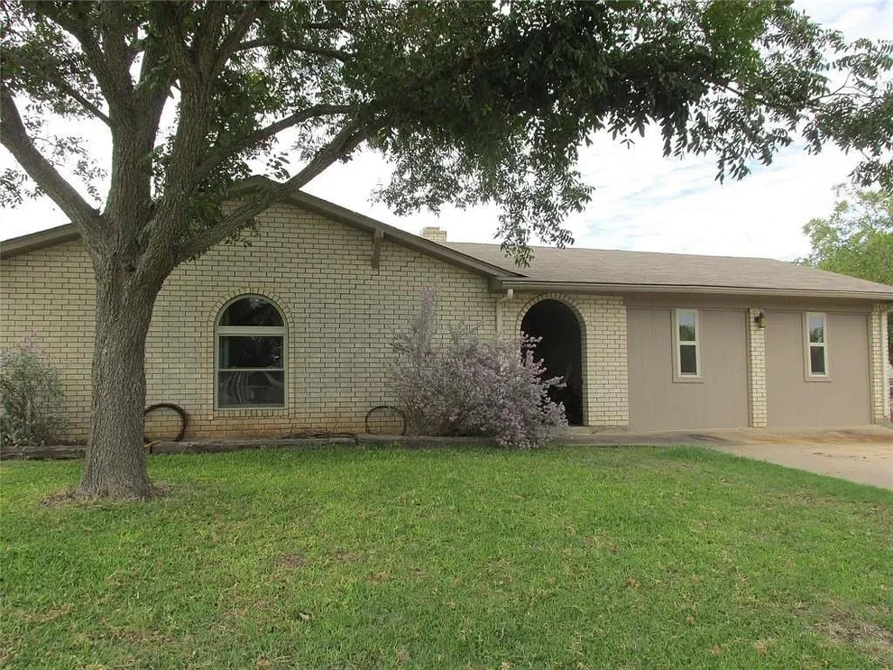 Unit for sale at 121 Bruce ST, Brady, TX 76825