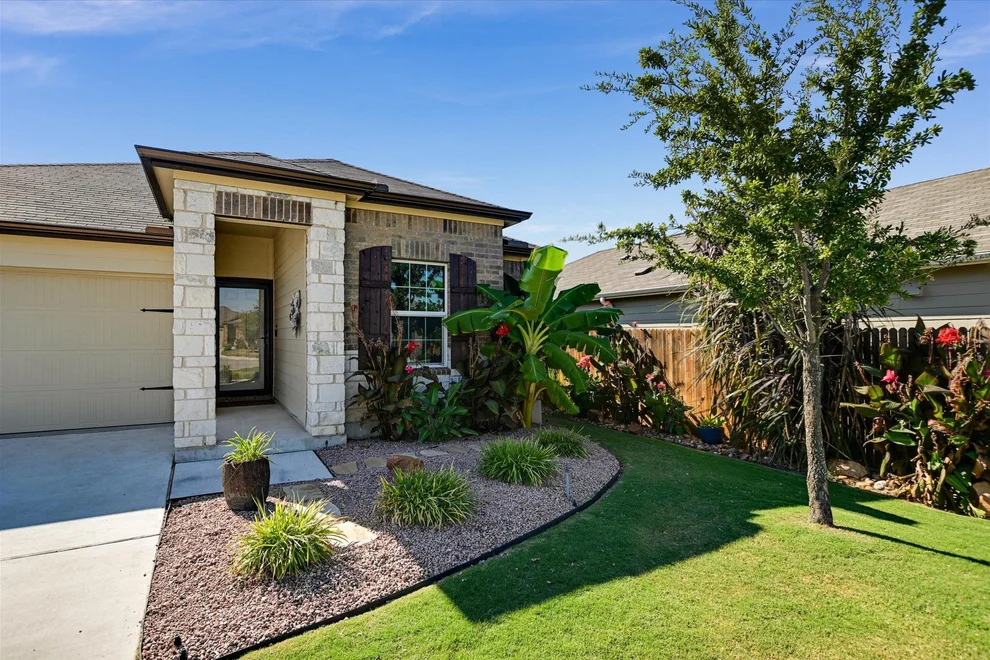 Unit for sale at 104 Granville CT, Jarrell, TX 76537