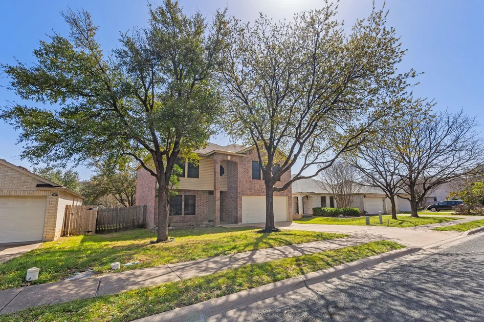 Unit for sale at 11309 Kingsgate DR, Austin, TX 78748