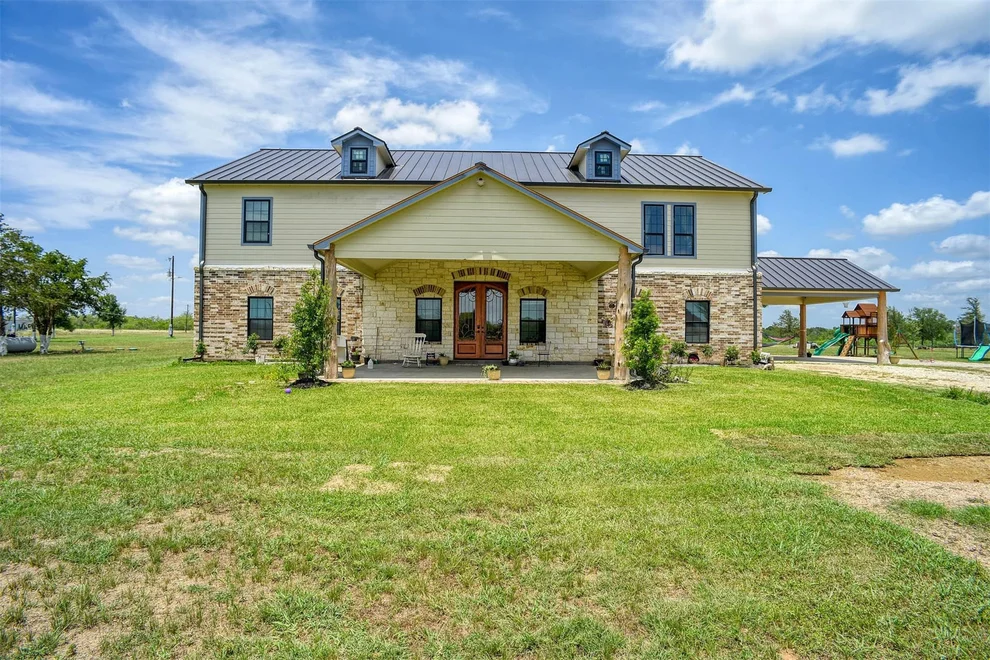 Unit for sale at 626 Sparta Field RD, Waelder, TX 78959