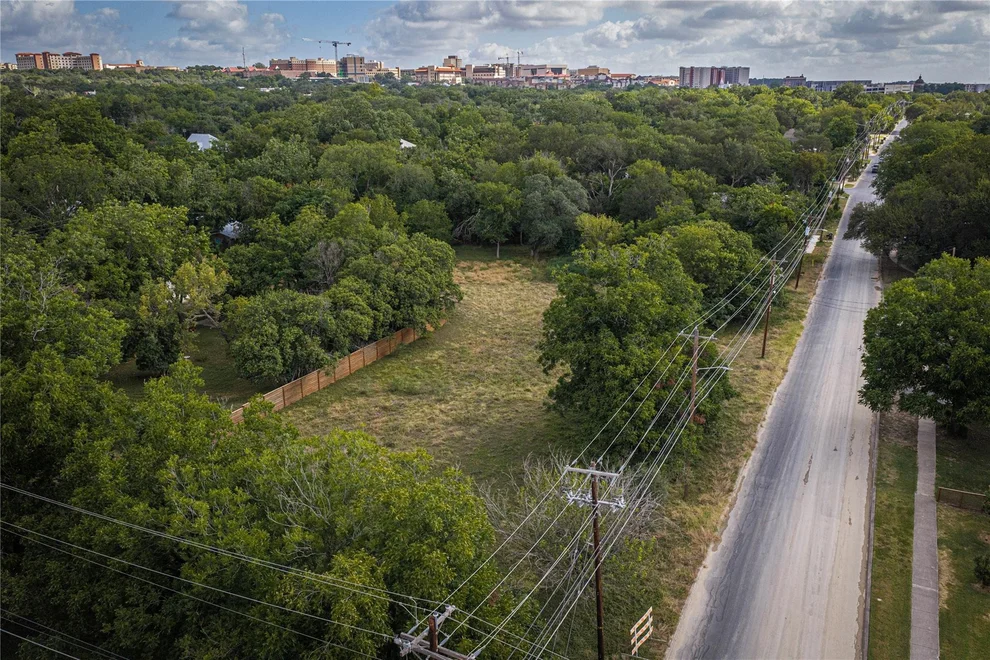 Unit for sale at 119 S Mitchell ST, San Marcos, TX 78666