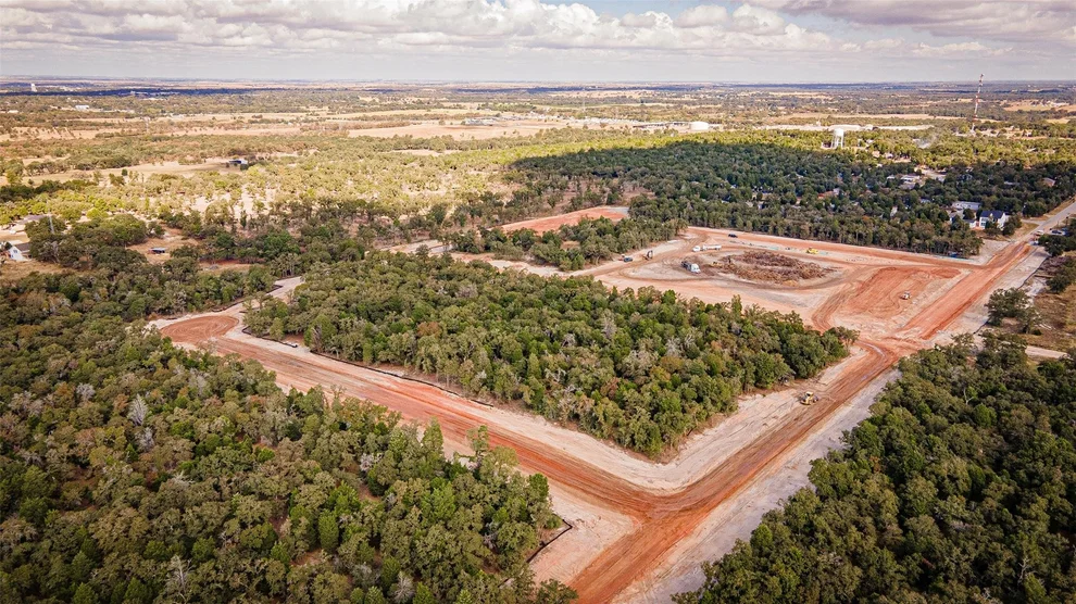 Unit for sale at 154 Los Robles RD, Elgin, TX 78621