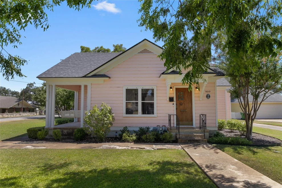 Unit for sale at 909 E Liberty Ave, Round Rock, TX 78664
