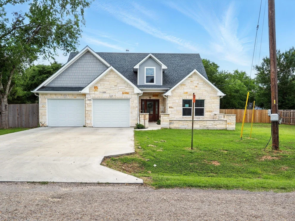 Unit for sale at 121 Kaeleku LN, Bastrop, TX 78602