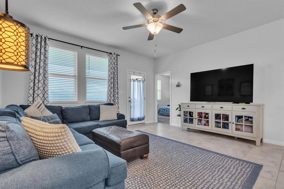 Unit for sale at 324 Mountain Valley ST, Georgetown, TX 78628